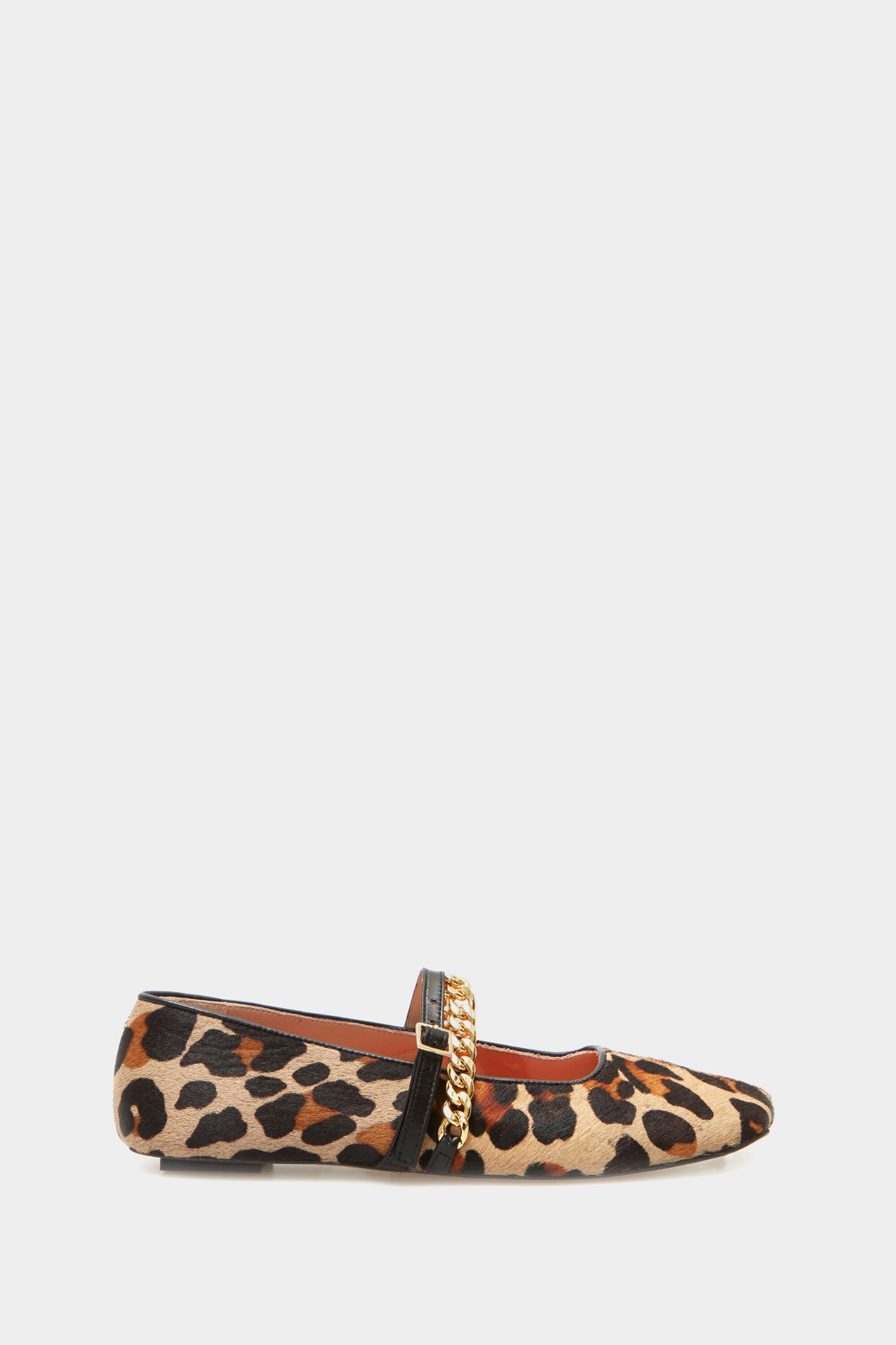 Zapato plano piel estampado leopardo cadena
