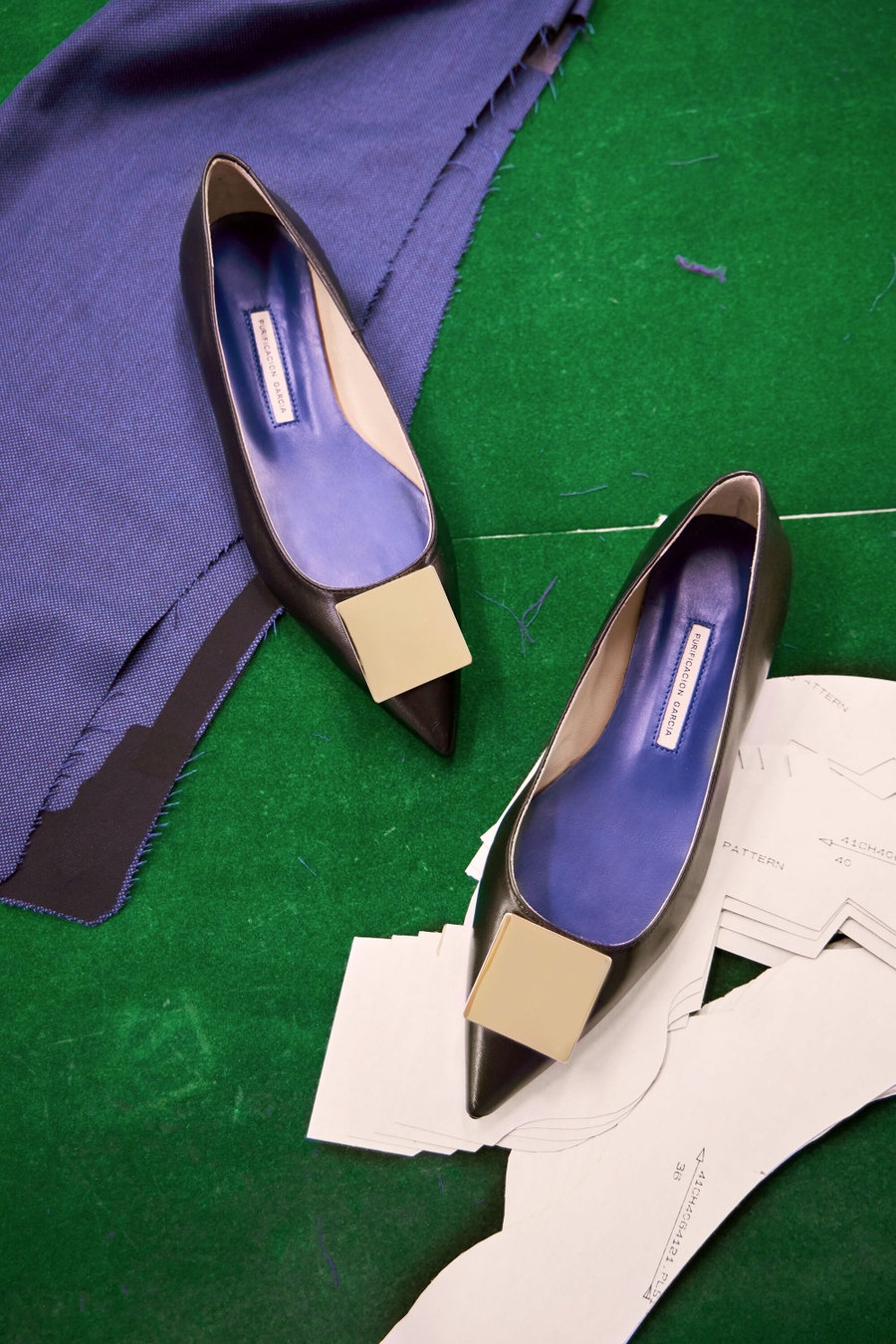 ZAPATO PLANO PIEL CUBO