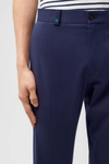 Pantalón chino regular fit sarga stretch
