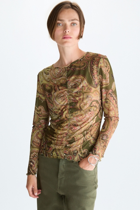 CAMISETA ENTALLADA TUL ESTAMPADO PAISLEY