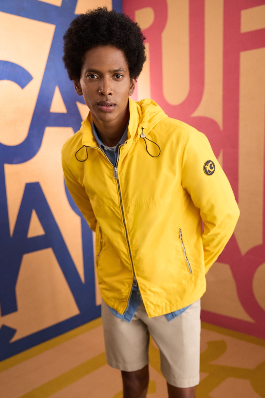 BERMUDA REGULAR FIT SARGA ALGODÓN