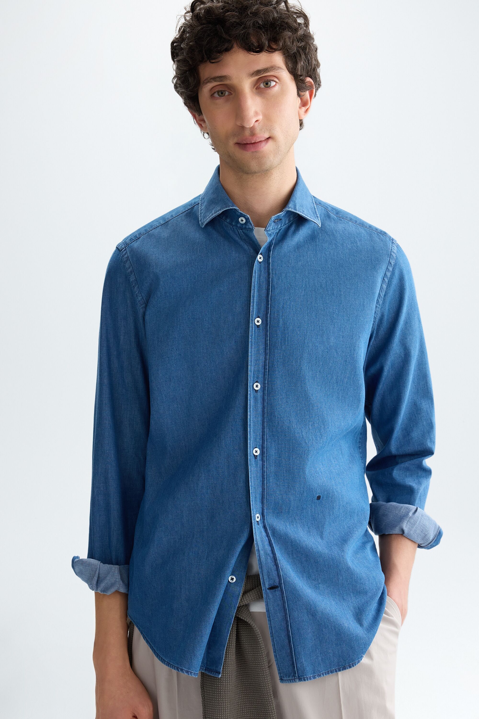 Spread collar denim shirt