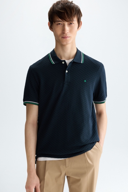 CUBE-SHAPED TEXTURED POLO SHIRT