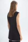 Double-effect asymmetric crepe fitted top