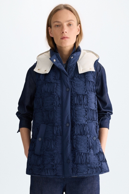 DETACHABLE HOOD QUILTED TECHNICAL GILET