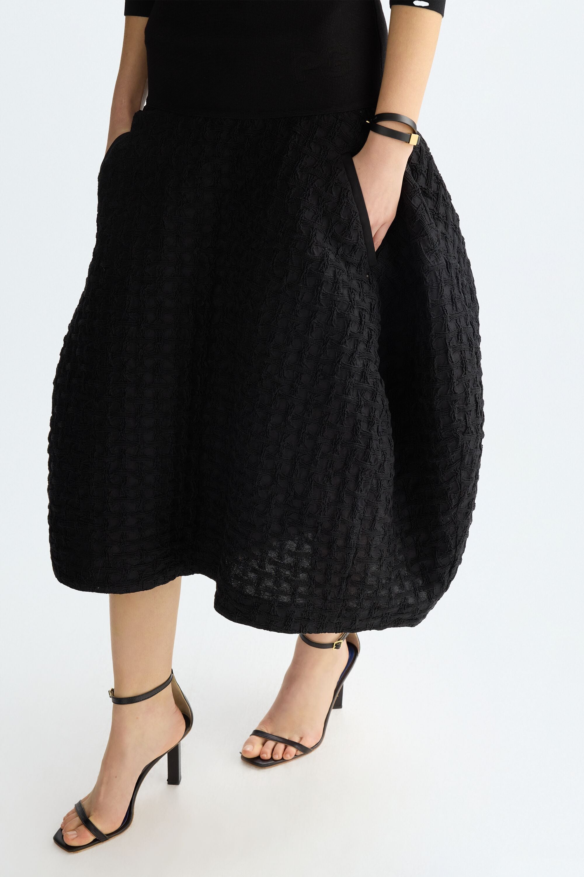 【13MONTH】Balloon Midi Skirt (BLACK) Balloon Midi Skirt • ESTHE