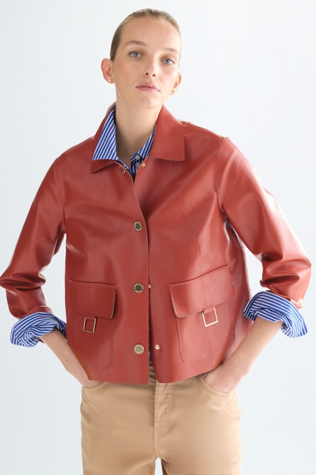 CHAQUETA CORTA RECTA EFECTO PIEL CUBOS