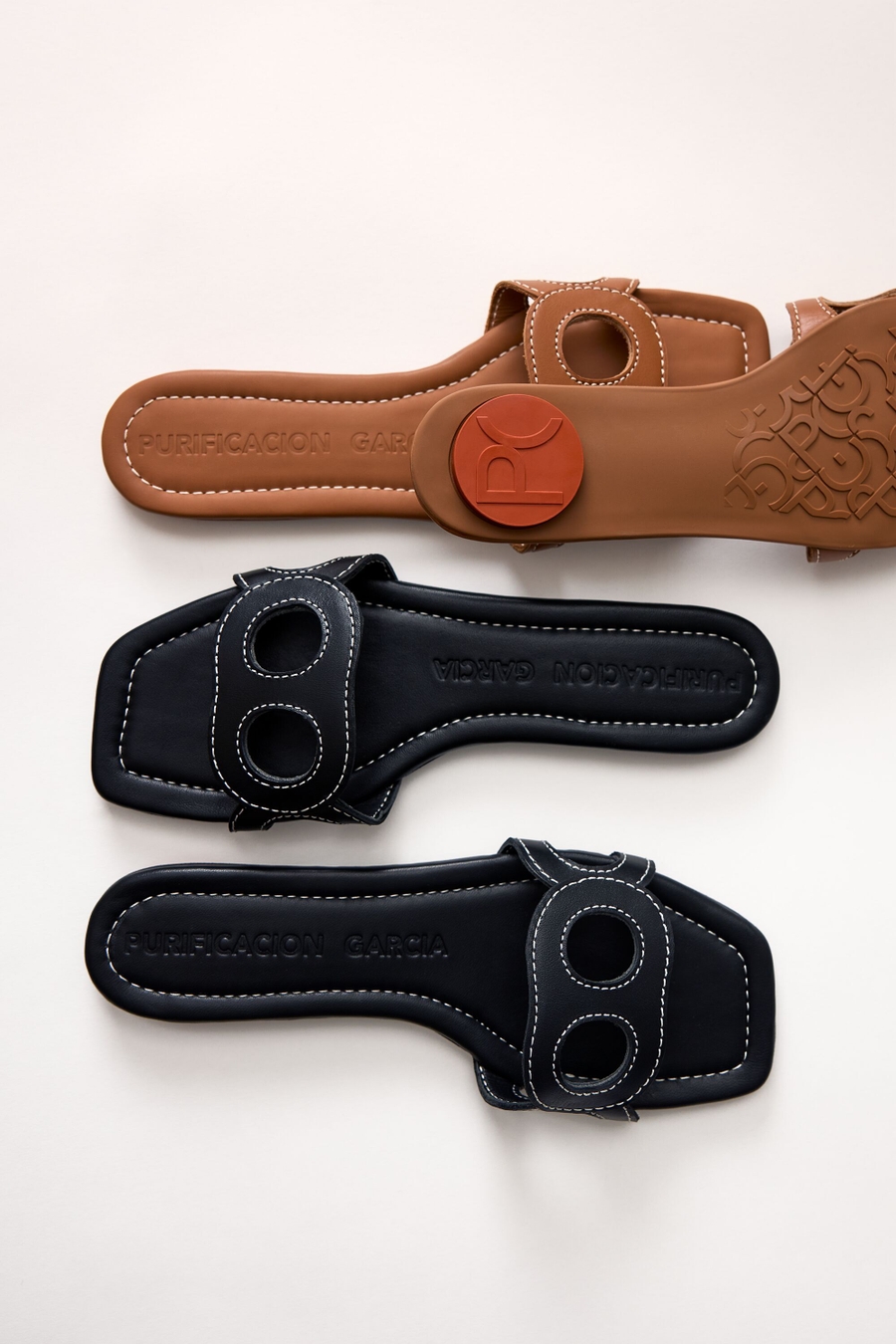 OCHO LEATHER FLAT SANDALS
