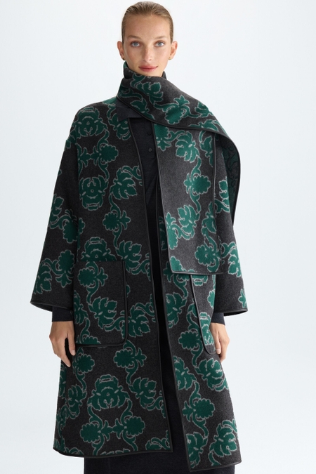 JACQUARD OVERSIZE COAT WITH DETACHABLE SCARF