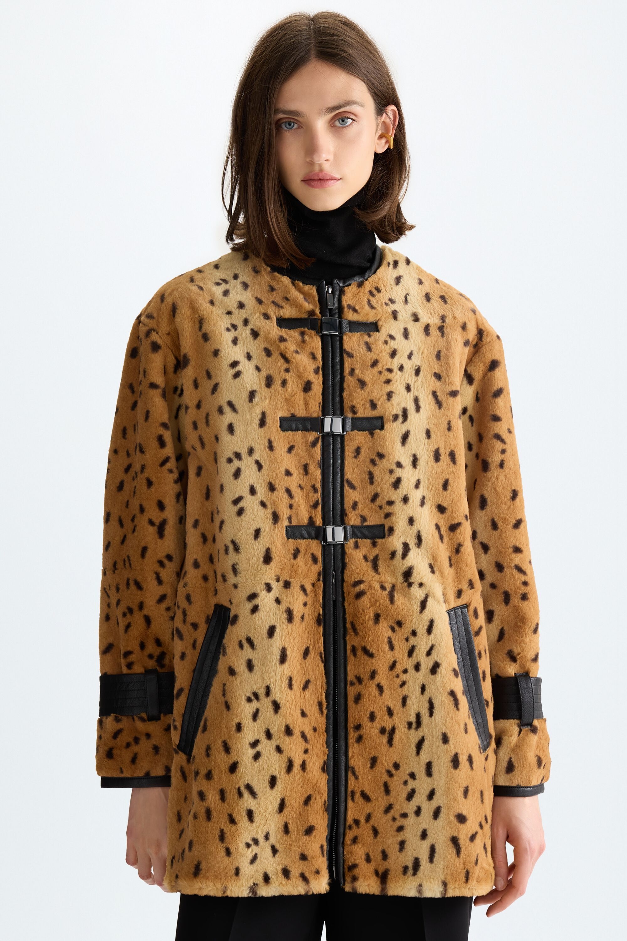Animal print faux-fur short coat