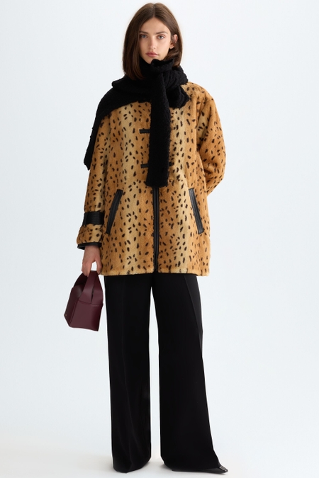 ABRIGO CORTO EFECTO PELO ANIMAL PRINT