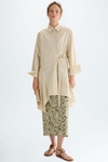 Belt-detailed poplin asymmetric long shirt
