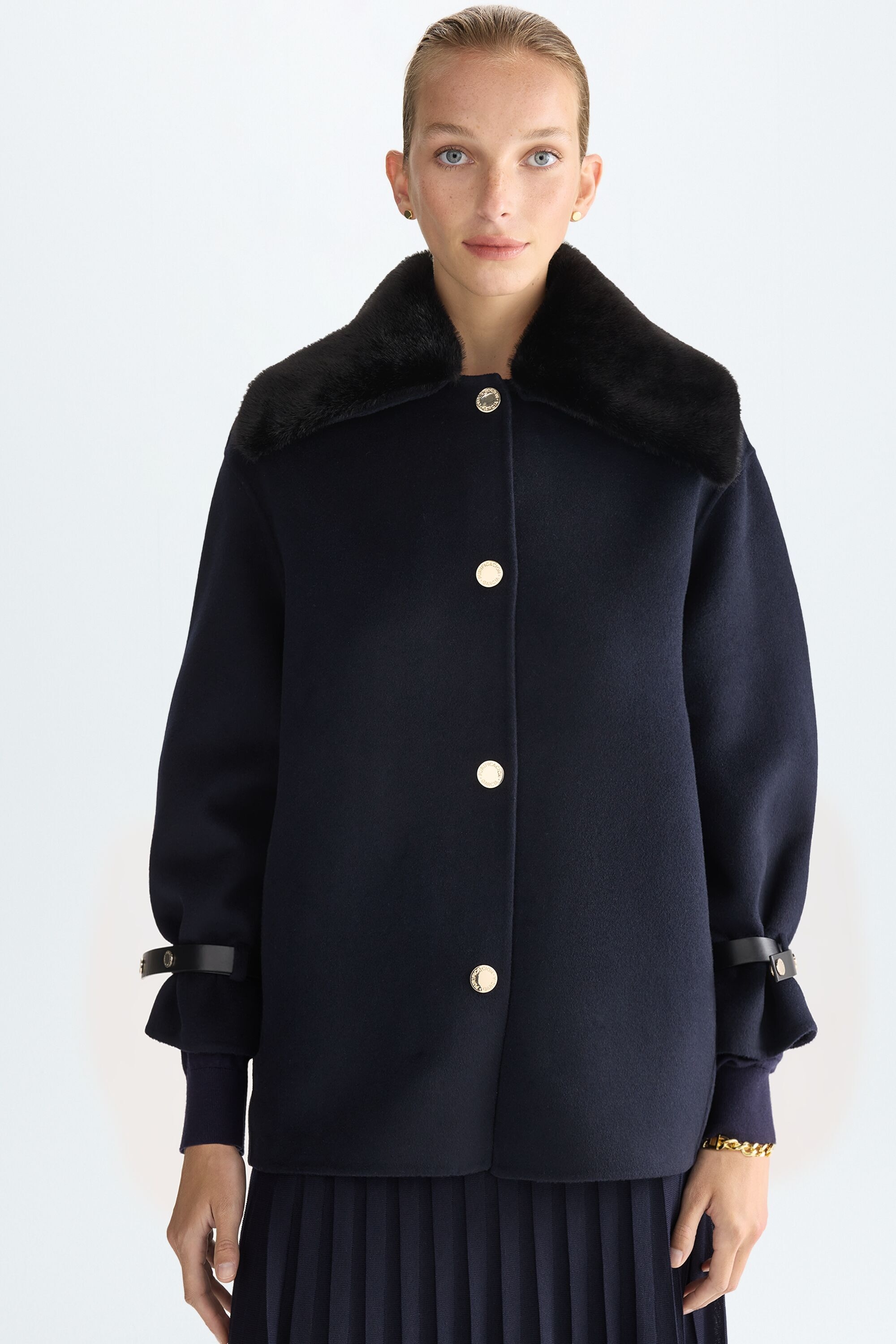 Double-faced wool coat with detachable collar
