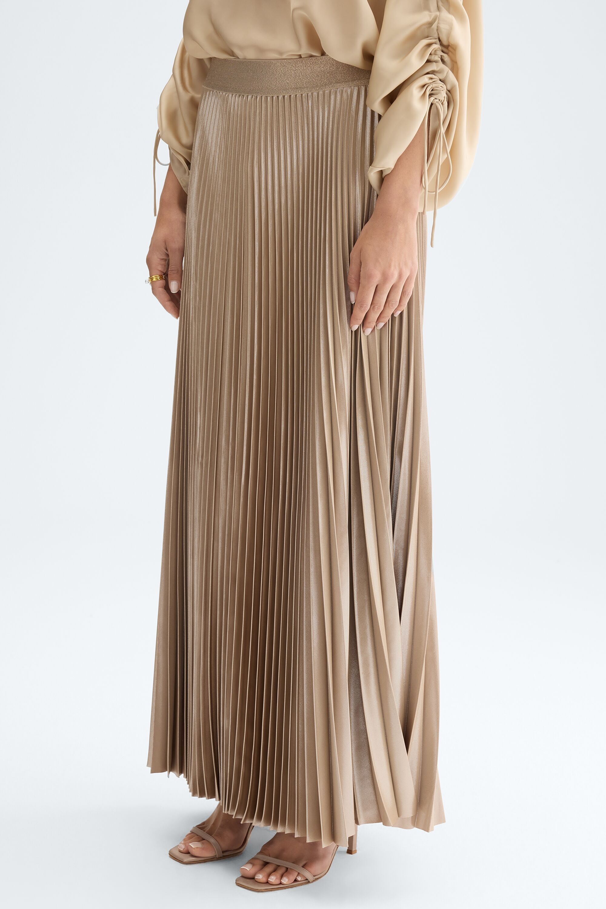 Metallic crepe long pleated skirt