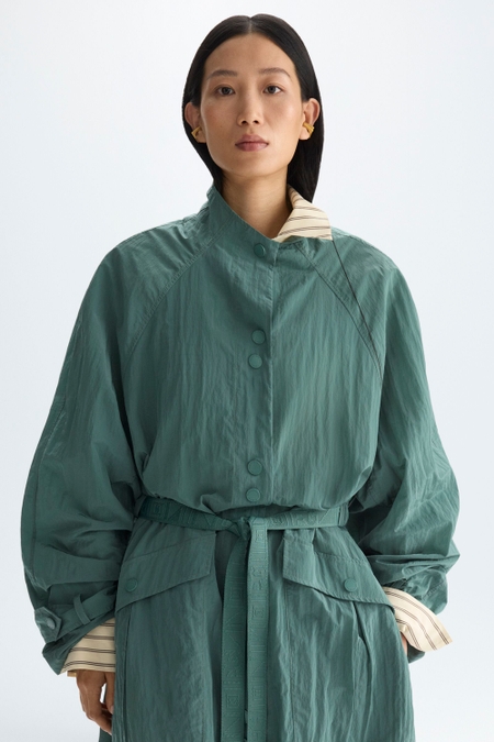 GABARDINA LIGERA OVERSIZE NYLON