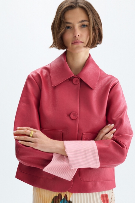 CHAQUETA CORTA RECTA EFECTO PIEL