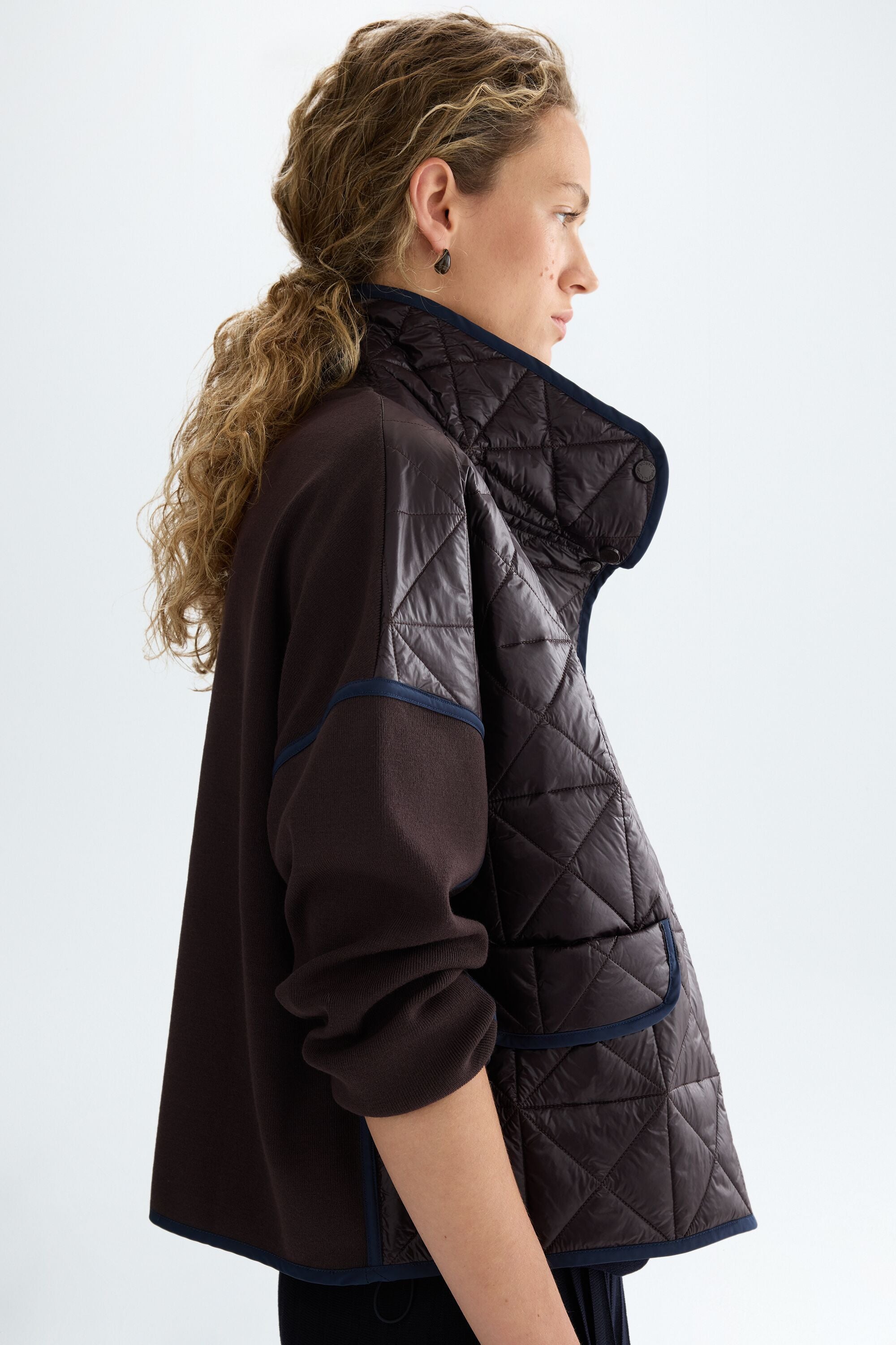 Origami-quilted combined short jacket brown/navy - Purificacion