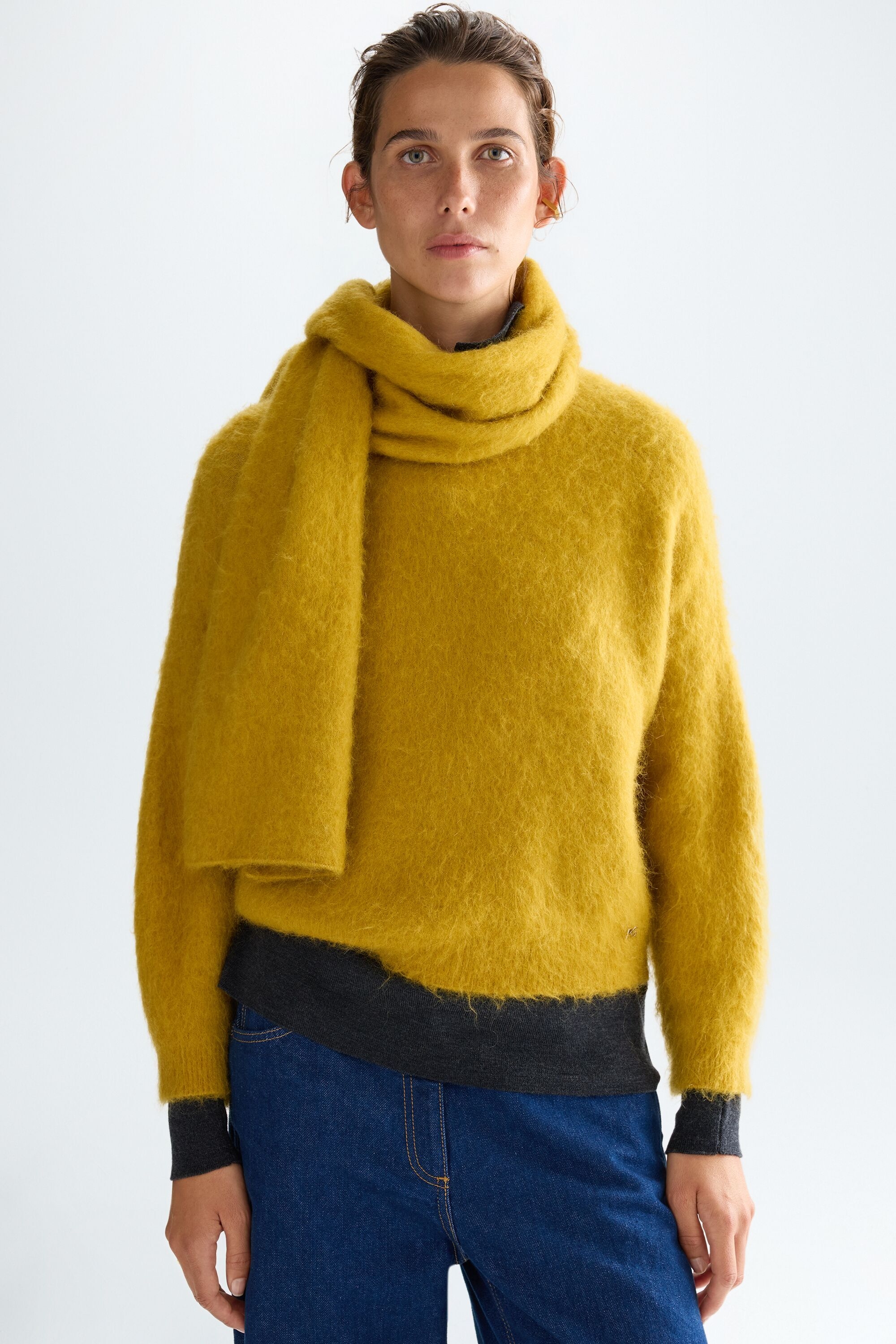 Mohair short sweater with detachable scarf