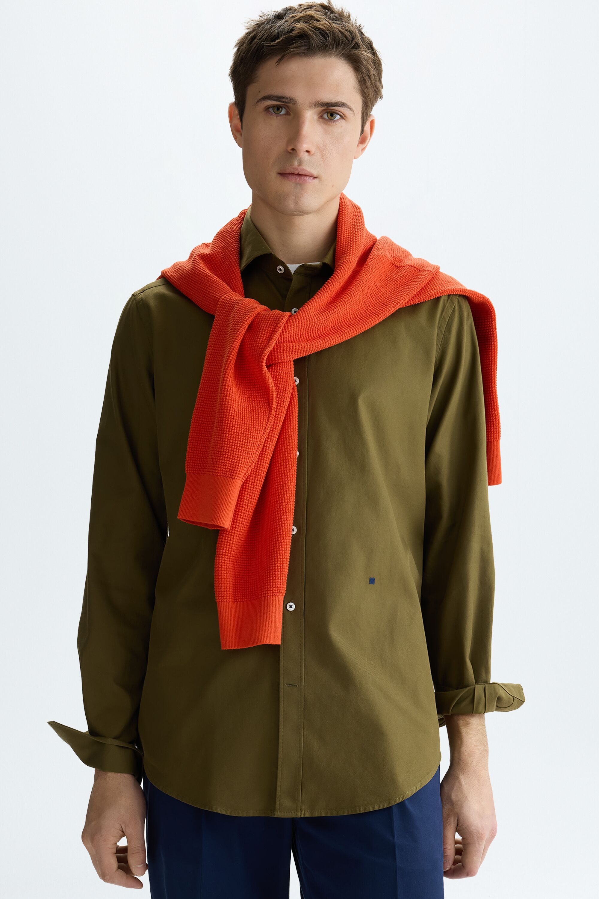 Spread collar twill shirt