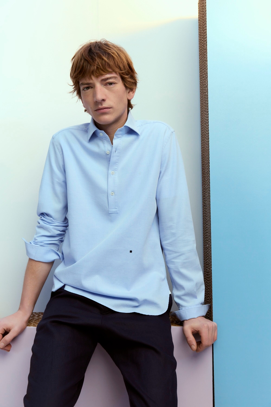 SPREAD COLLAR TEXTURED HALF-PLACKET SHIRT