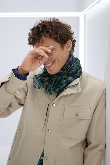 CAZADORA ESTRUCTURA TÉCNICA MEMBRANA