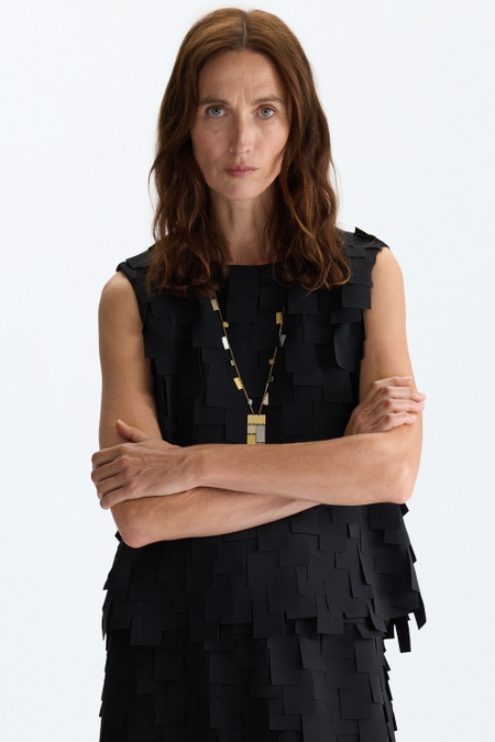 CUBES CREPE STRAIGHT-FIT TOP