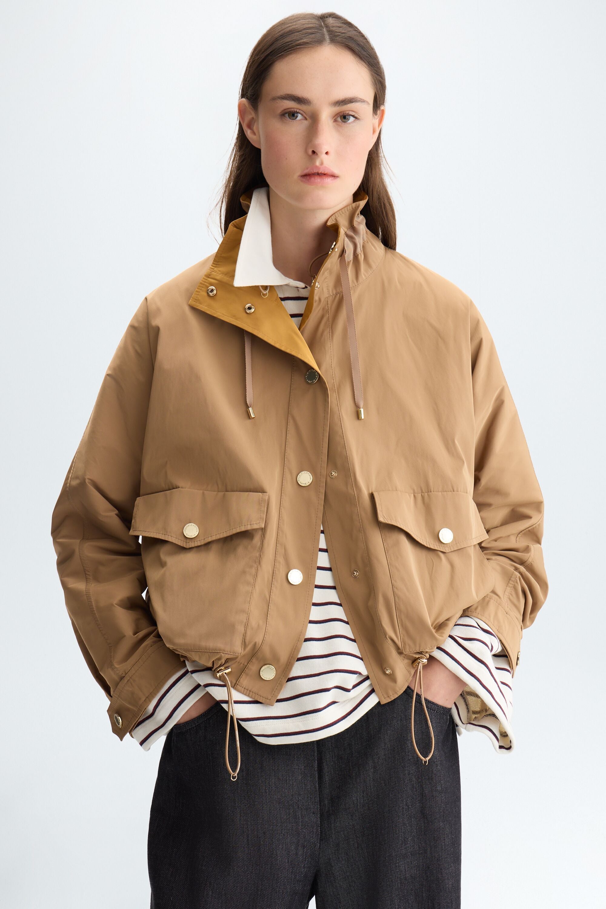 Technical straight-fit reversible short coat camel/yellow