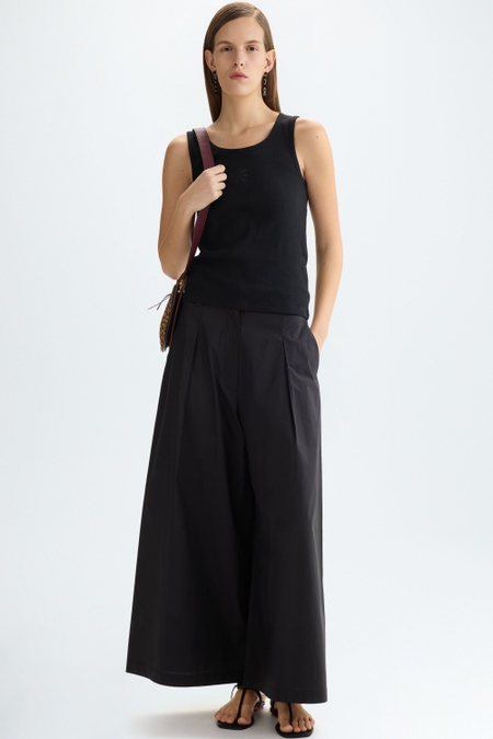 RIBBED KNIT STRAIGHT-FIT TOP