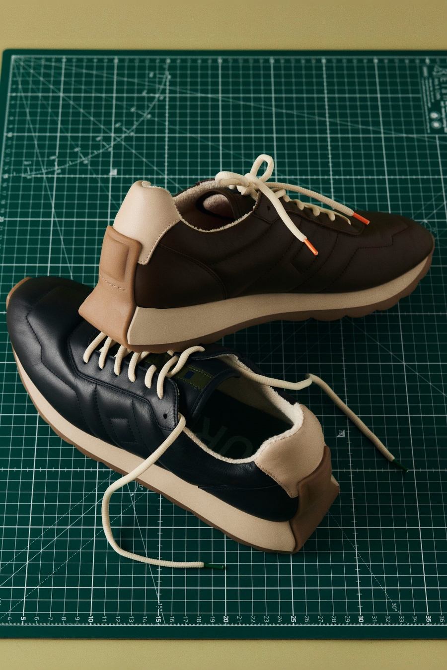 CHOCO PG LEATHER SNEAKERS