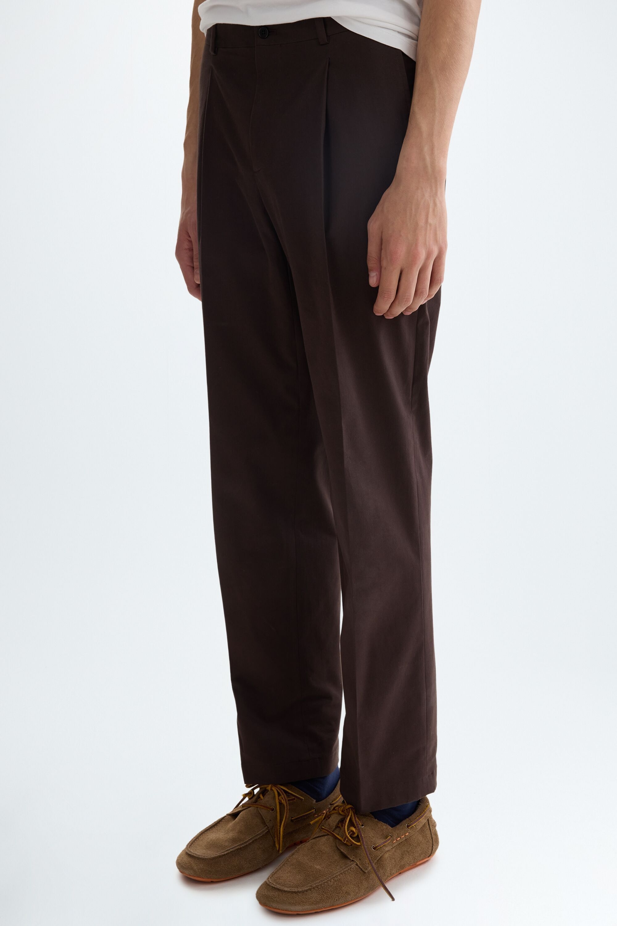 Pantalón relaxed fit sarga algodón - MARRÓN