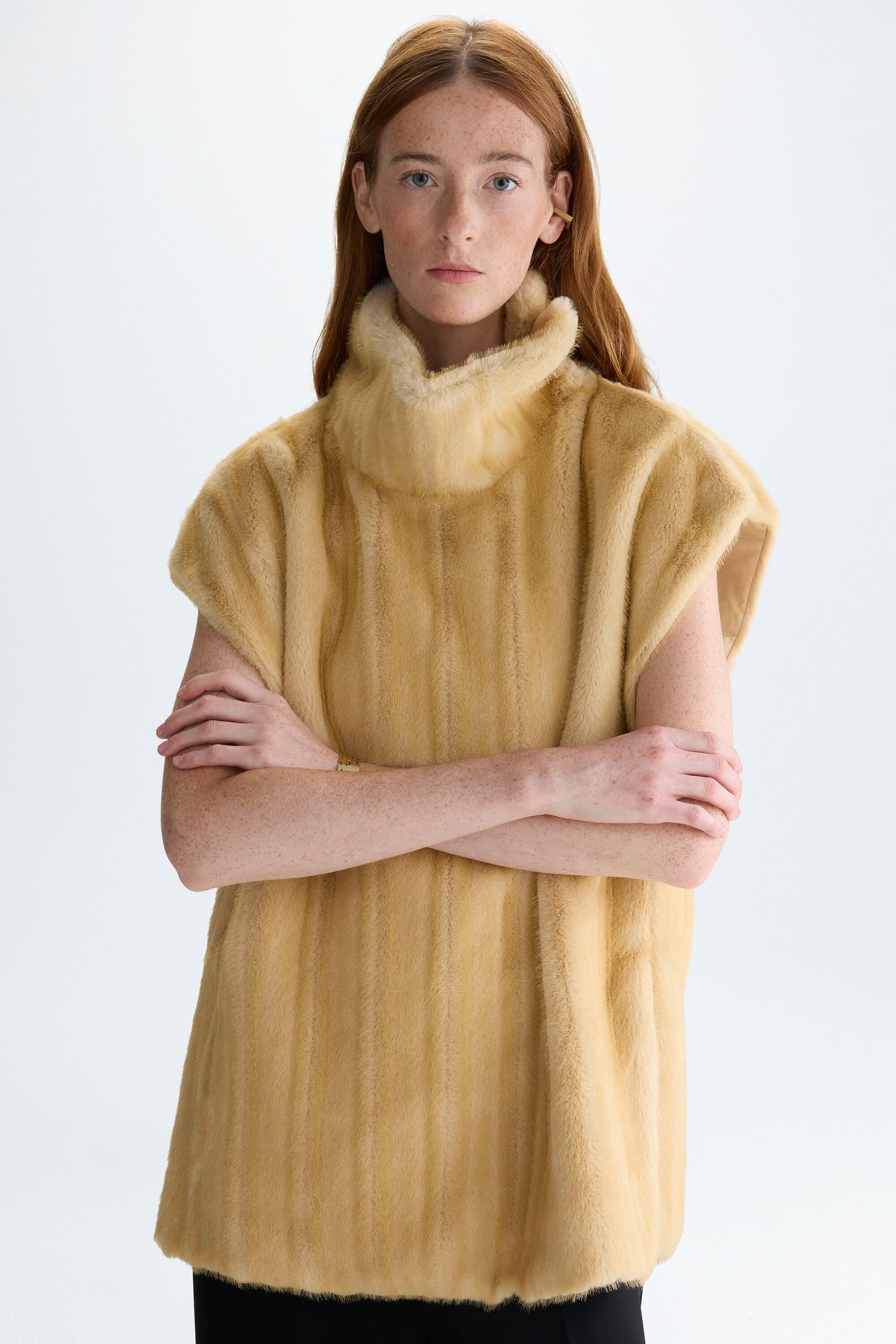 Faux fur straight-fit gilet camel - Purificacion Garcia Austria