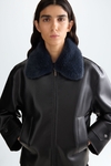 Chaquetón recto efecto piel cuello pelo extraíble