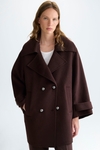 Double-faced oversize coat with detachable fur collar