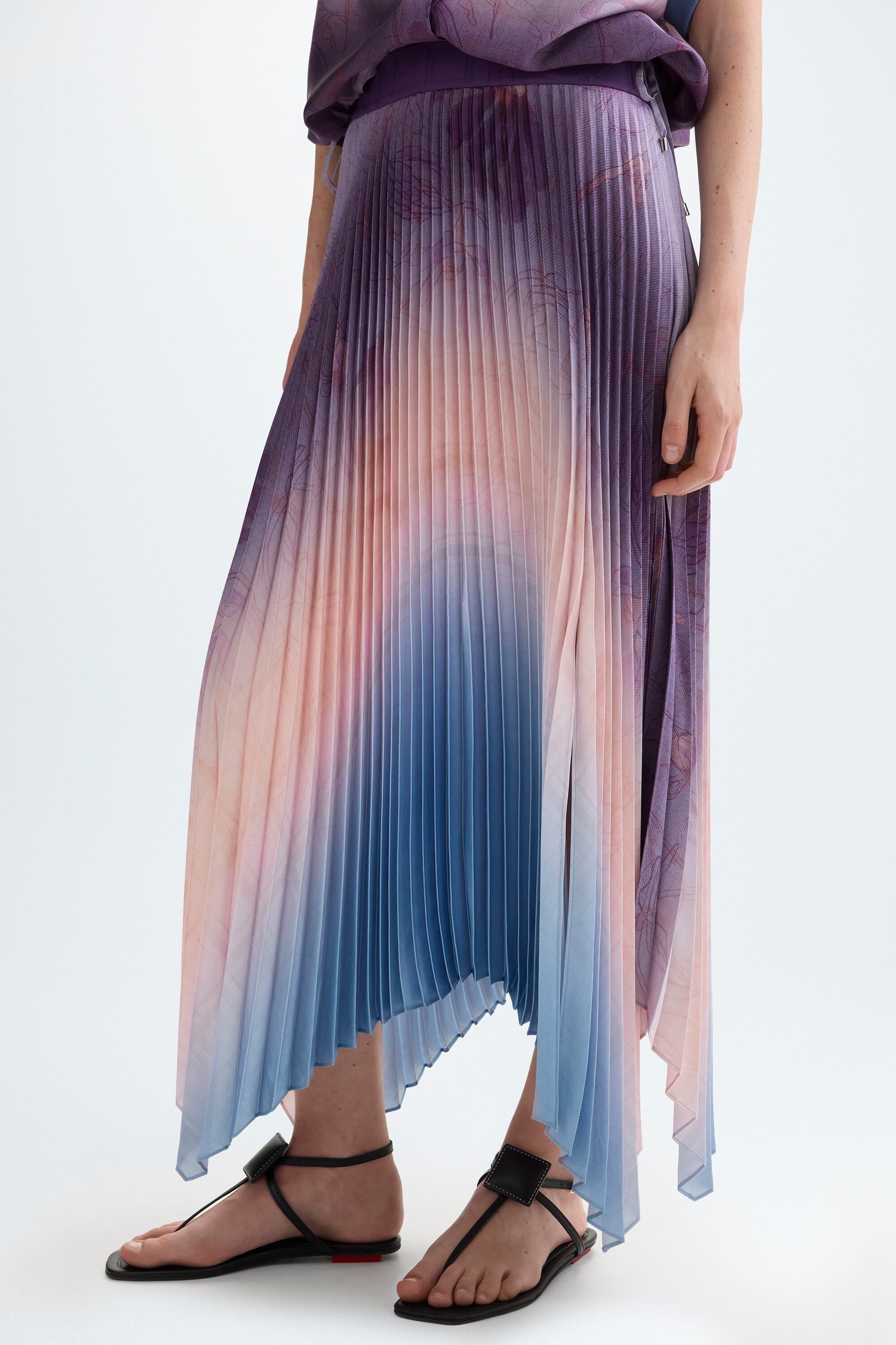 Denim-textured print twill pleated skirt