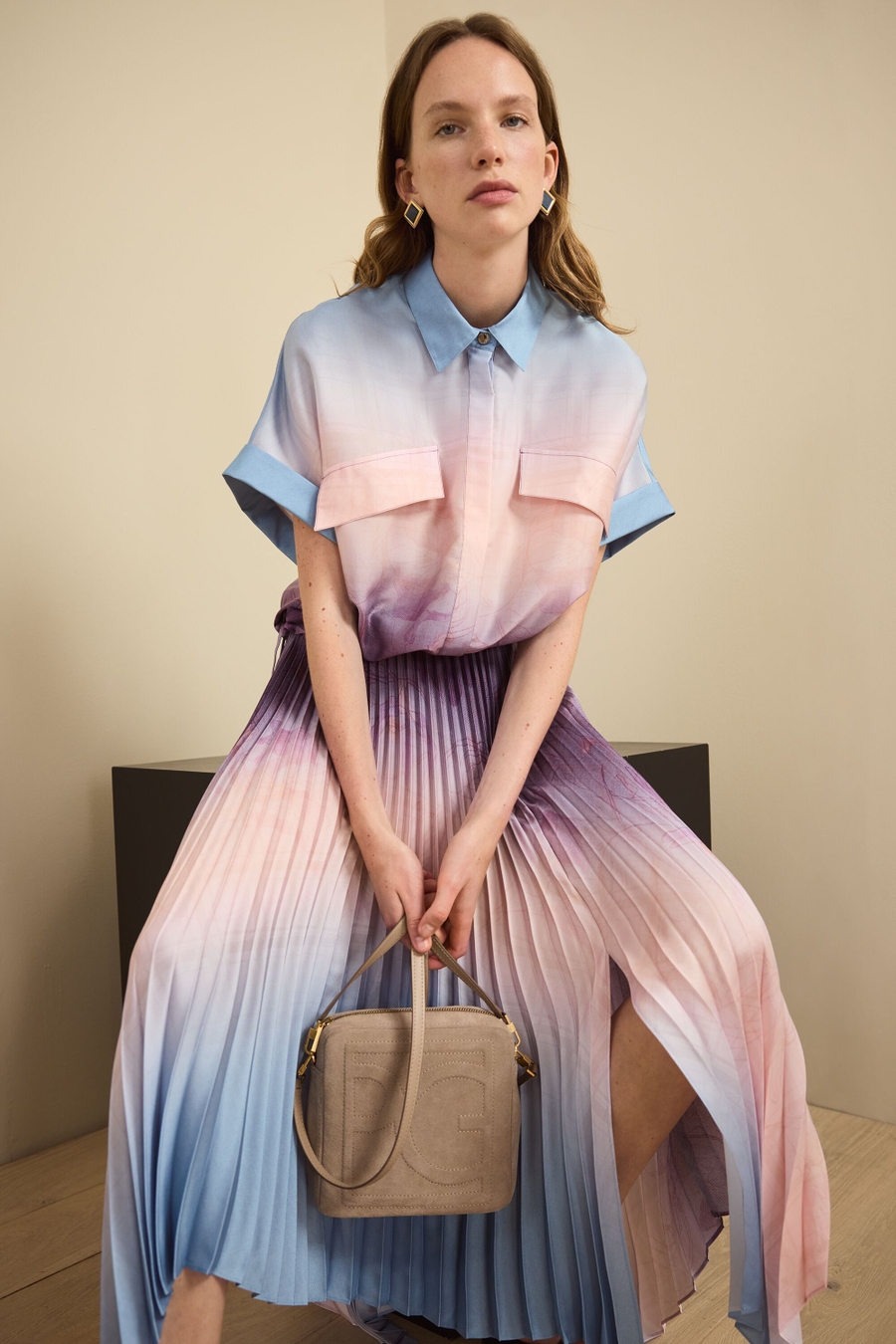 DENIM-TEXTURED PRINT TWILL PLEATED SKIRT