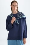 Fleece straight-fit sweatshirt with print scarf
