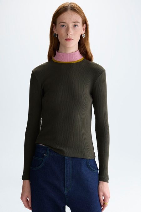 RIBBED KNIT FITTED TOP