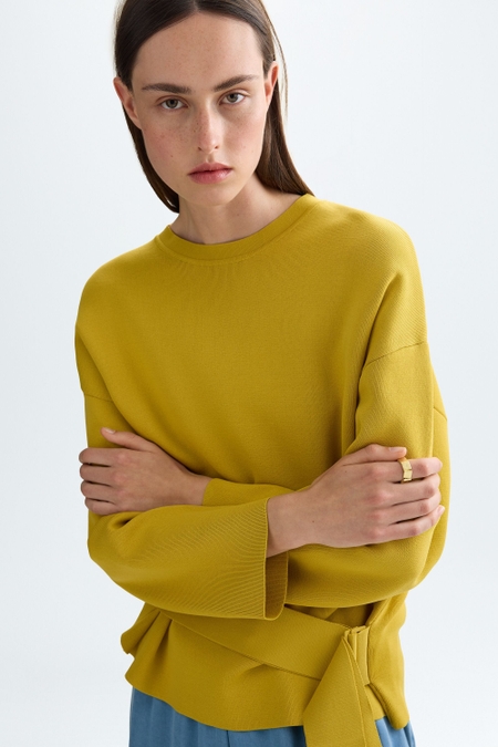 STRETCH-KNIT OVERSIZE SWEATER WITH BELT
