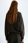 Oversized sweater with detachable fur collar