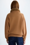 Oversized sweater with detachable fur collar