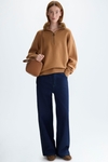 Oversized sweater with detachable fur collar