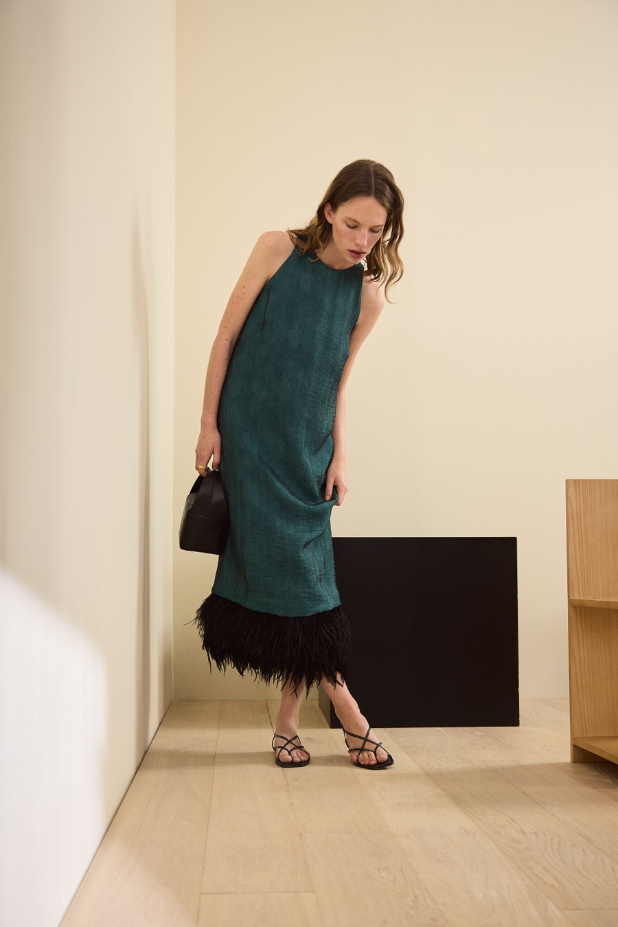 ORGANZA STRAIGHT-FIT DRESS WITH FEATHERS