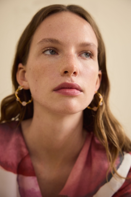 WAVY HOOP EARRINGS