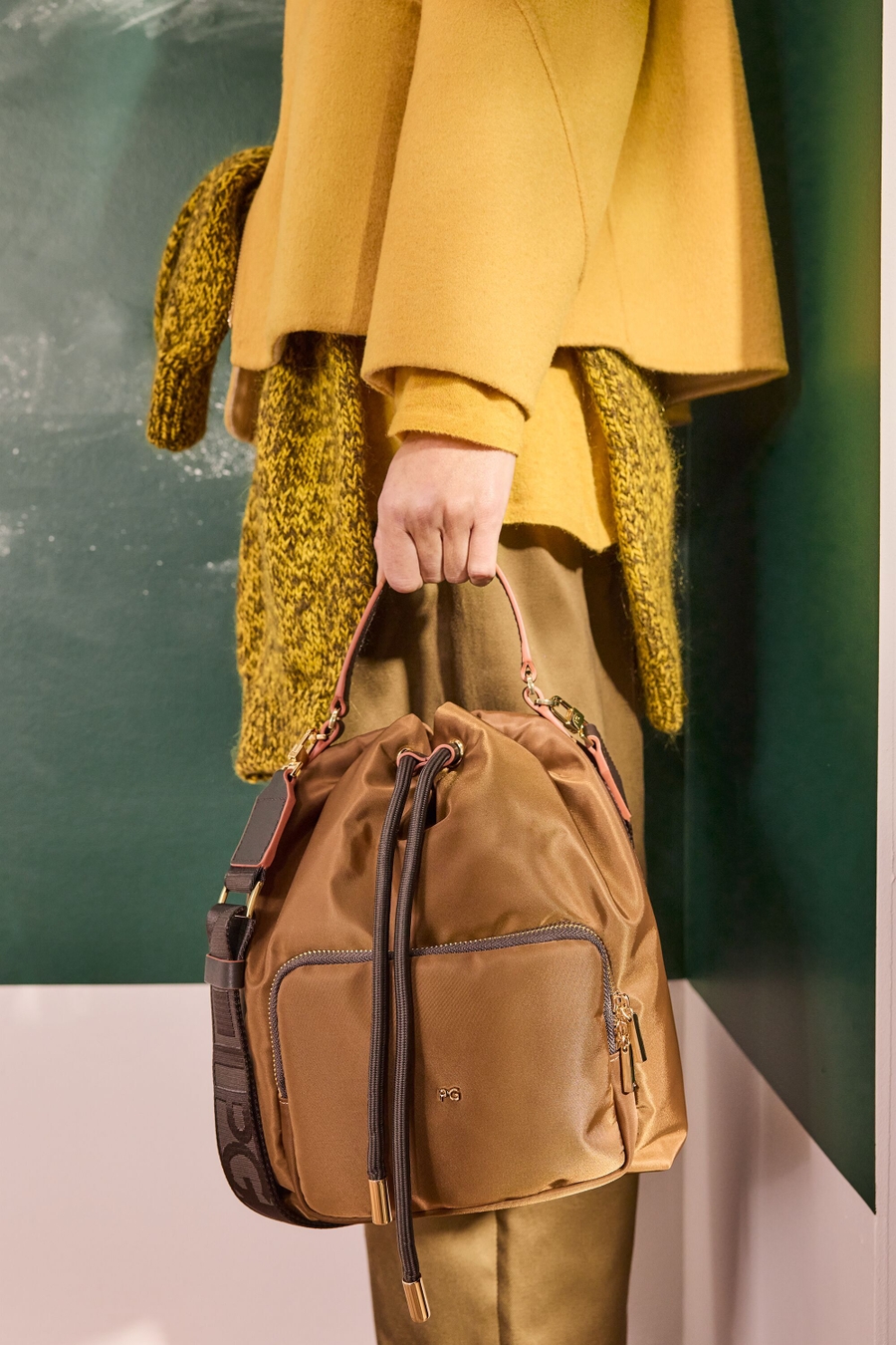 BOLSO BOMBONERA BANDOLERA NYLON