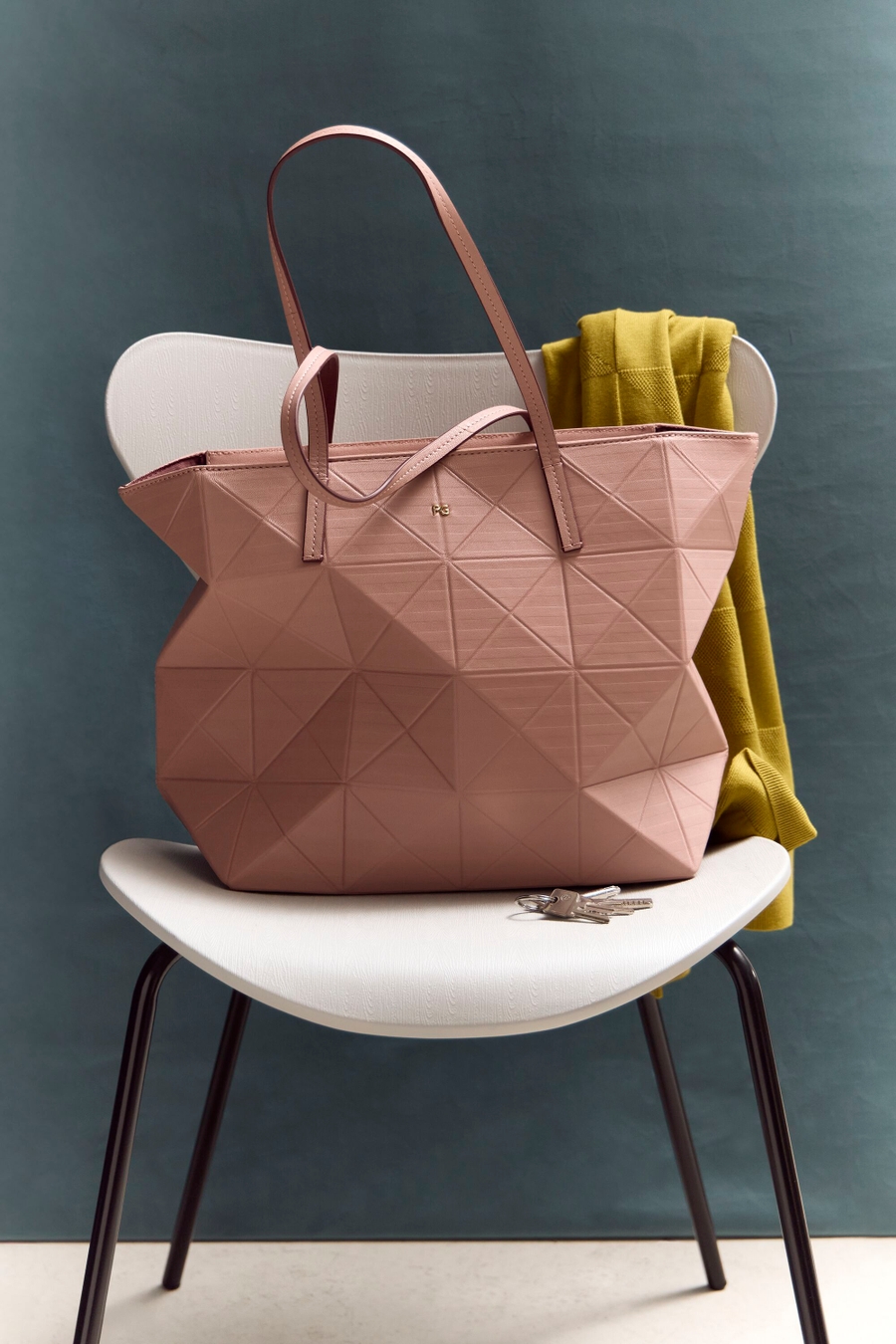 ORIGAMI ZIPPED SHOULDER BAG