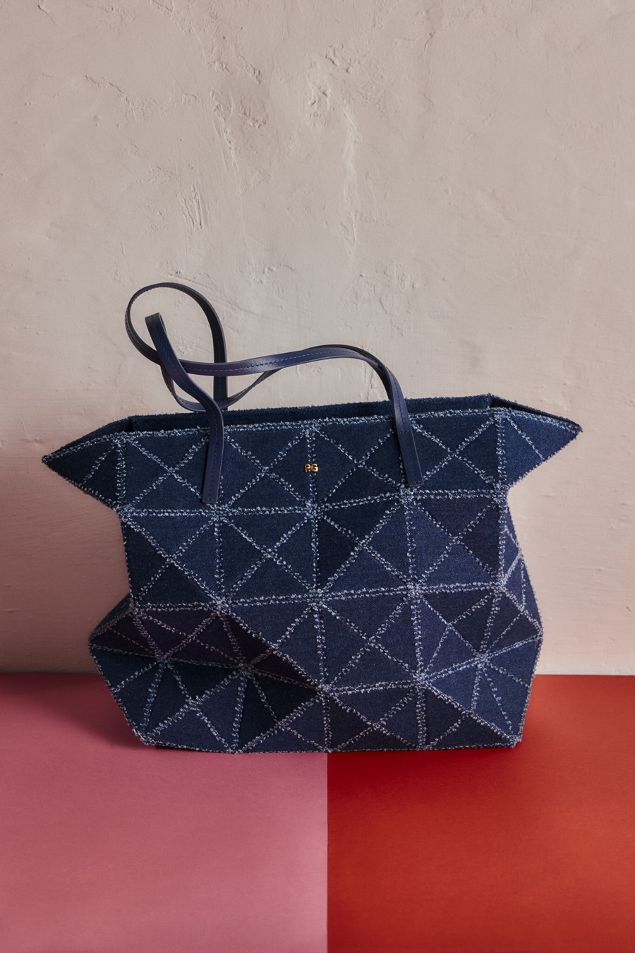 ORIGAMI ZIPPED SHOULDER BAG