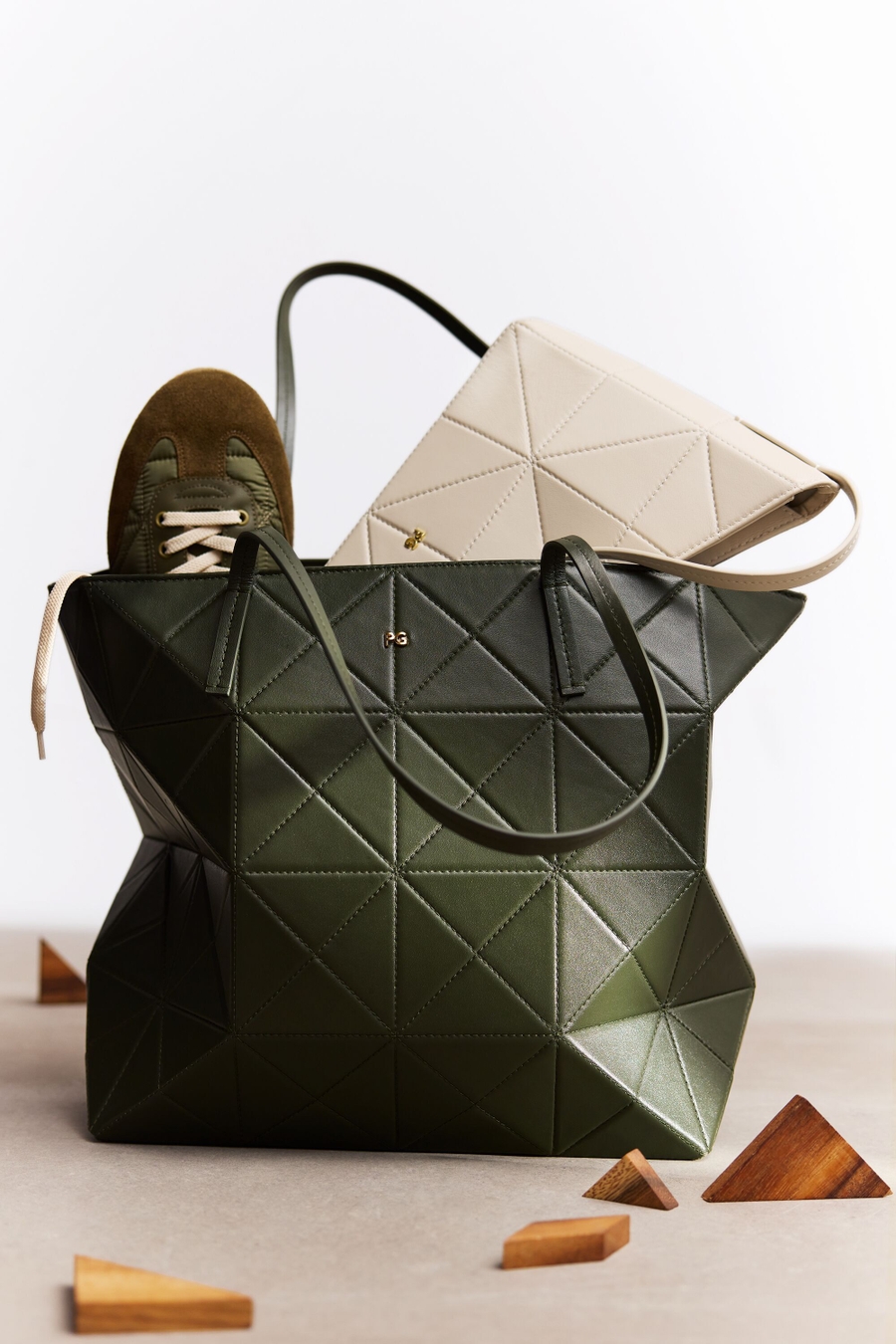 ORIGAMI ZIPPED SHOULDER BAG