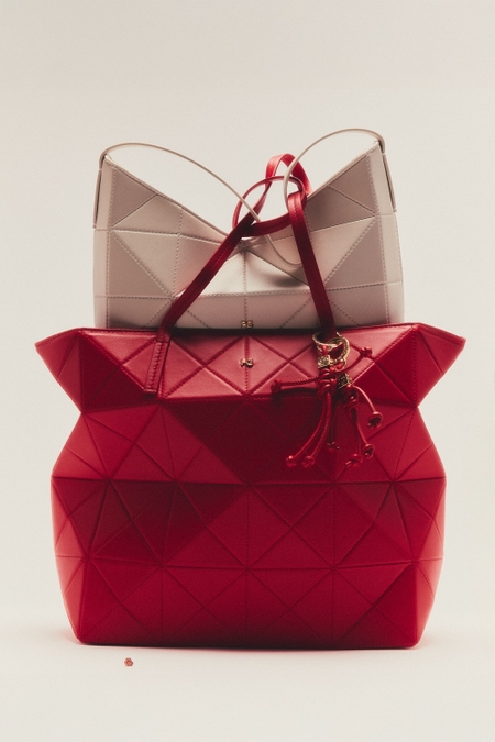 ORIGAMI ZIPPED SHOULDER BAG