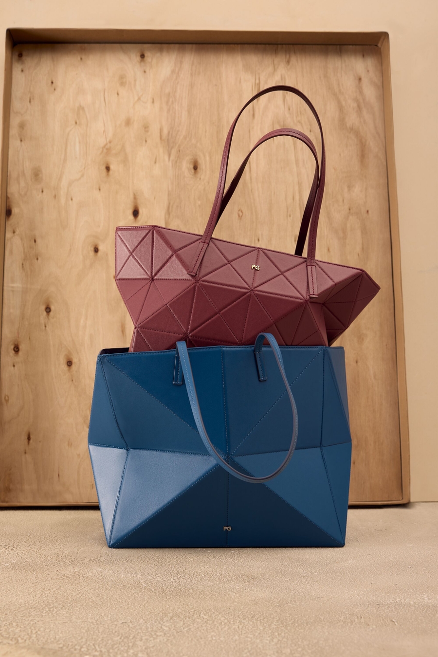 ORIGAMI ZIPPED SHOULDER BAG