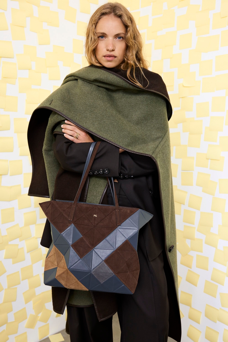 ORIGAMI ZIPPED SHOULDER BAG